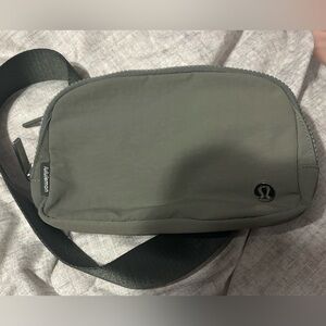Lululemon 1L belt bag